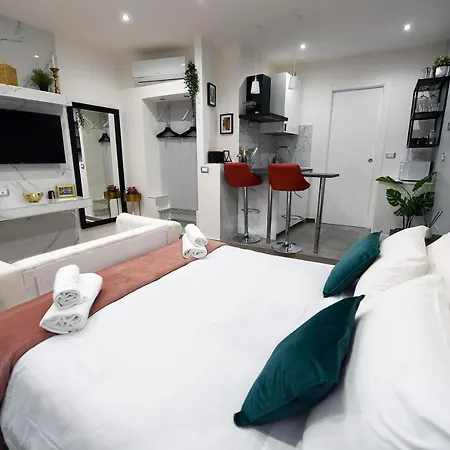 Easy Holidays - Suite Colosseo * Roma