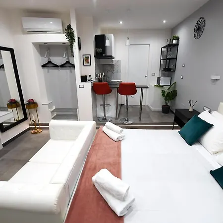 Easy Holidays - Suite Colosseo Apartment